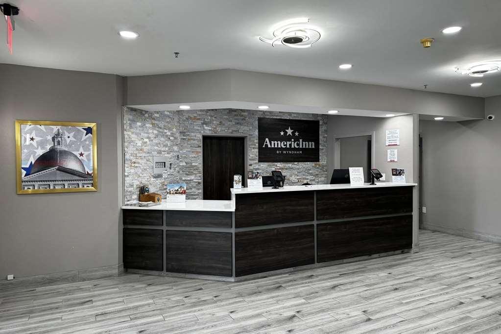 Americinn By Wyndham Eagle River Downtown Interior photo