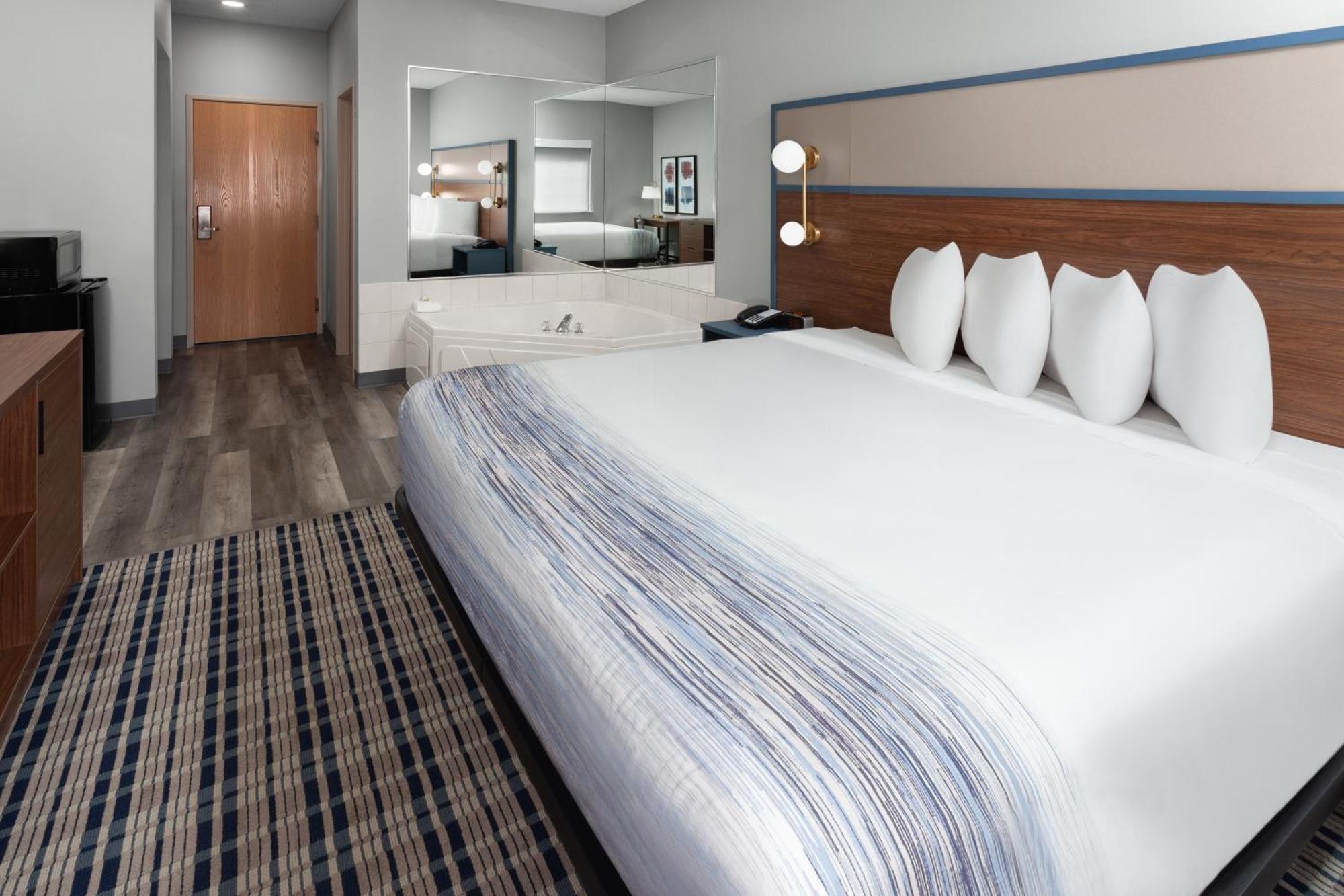 Americinn By Wyndham Eagle River Downtown Exterior photo
